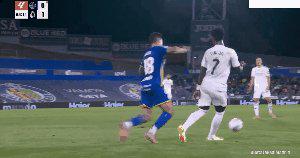 两黄变一红, 居莱尔送出 两黄变一红, 居莱尔送出