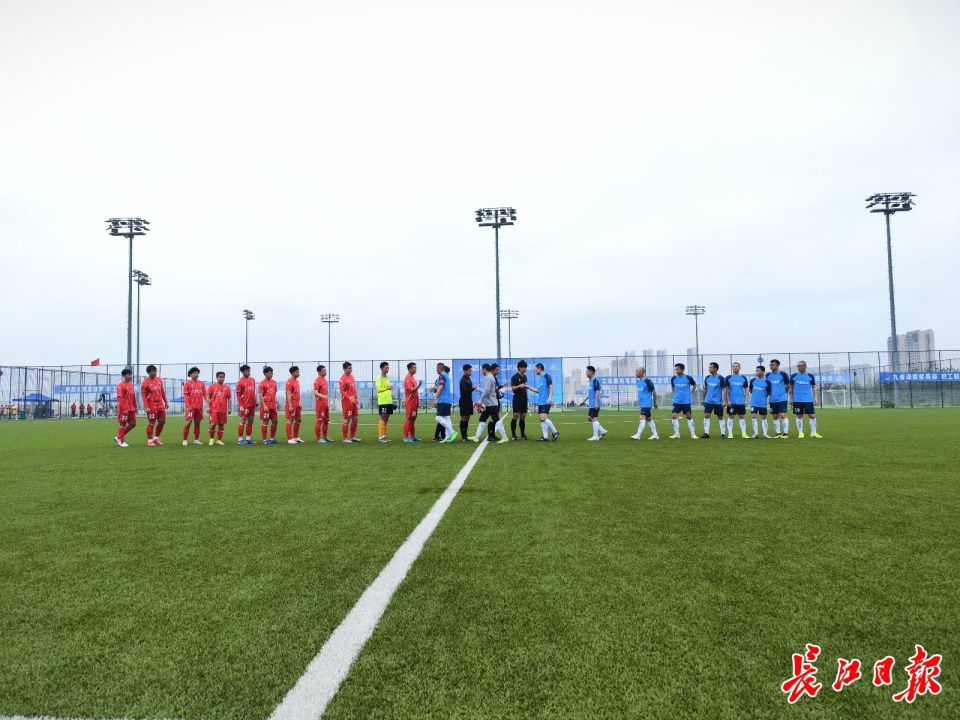 kAA, 球超级联赛, 前突破