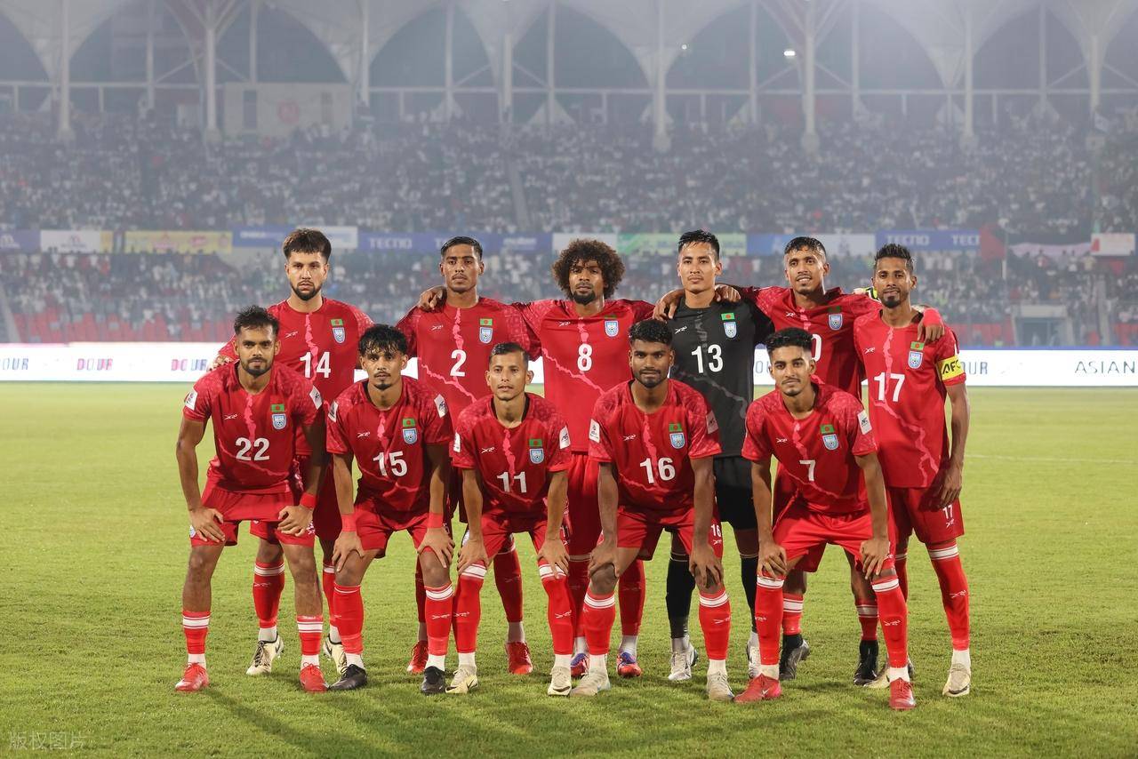 两个国际足, 迟至明年 两个国际足, 迟至明年