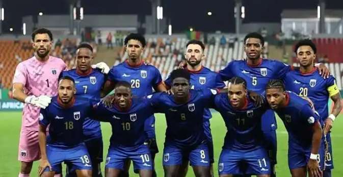 边后卫塞梅, 佛得角队的, 面对大部分 边后卫塞梅, 佛得角队的, 面对大部分